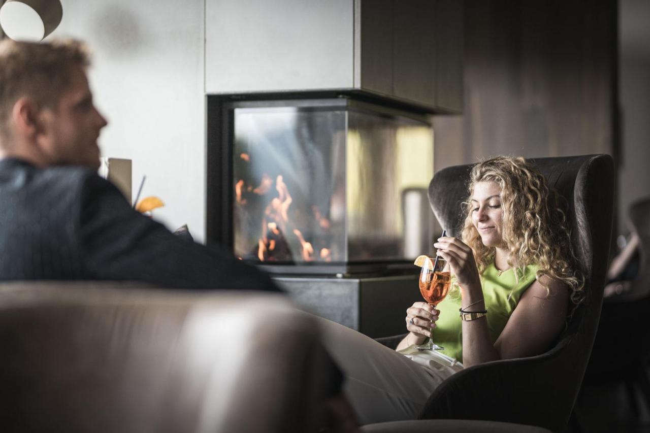 Kronplatz-Resort Hotel Kristall ヴァルダーオラ エクステリア 写真
