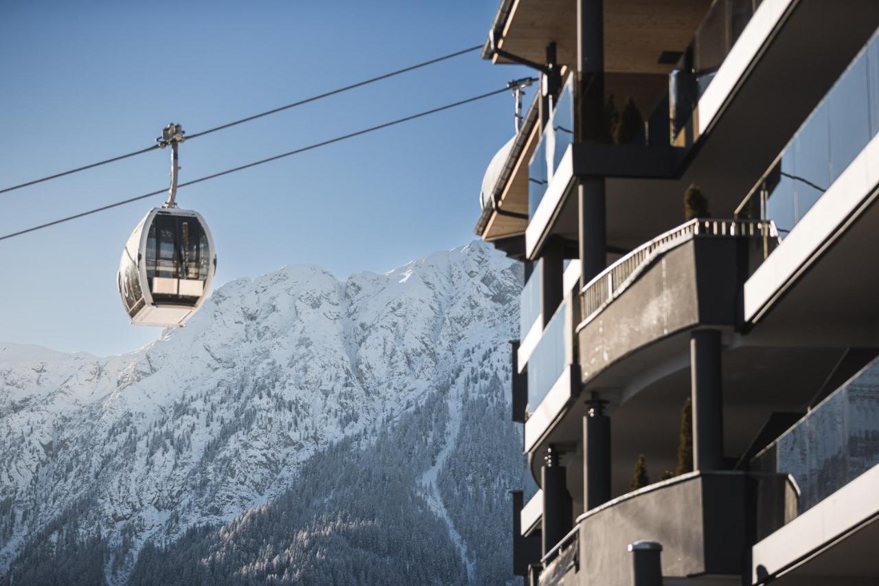Kronplatz-Resort Hotel Kristall ヴァルダーオラ エクステリア 写真