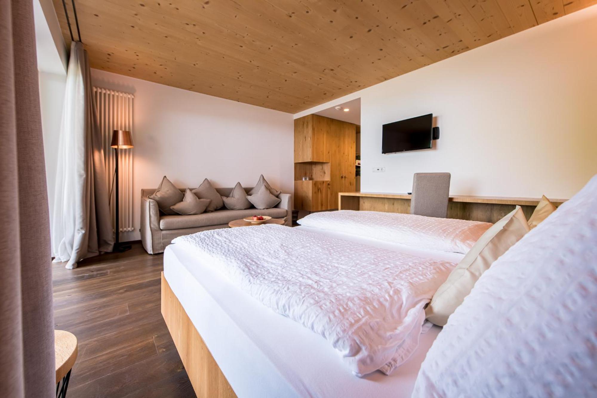 Kronplatz-Resort Hotel Kristall ヴァルダーオラ エクステリア 写真