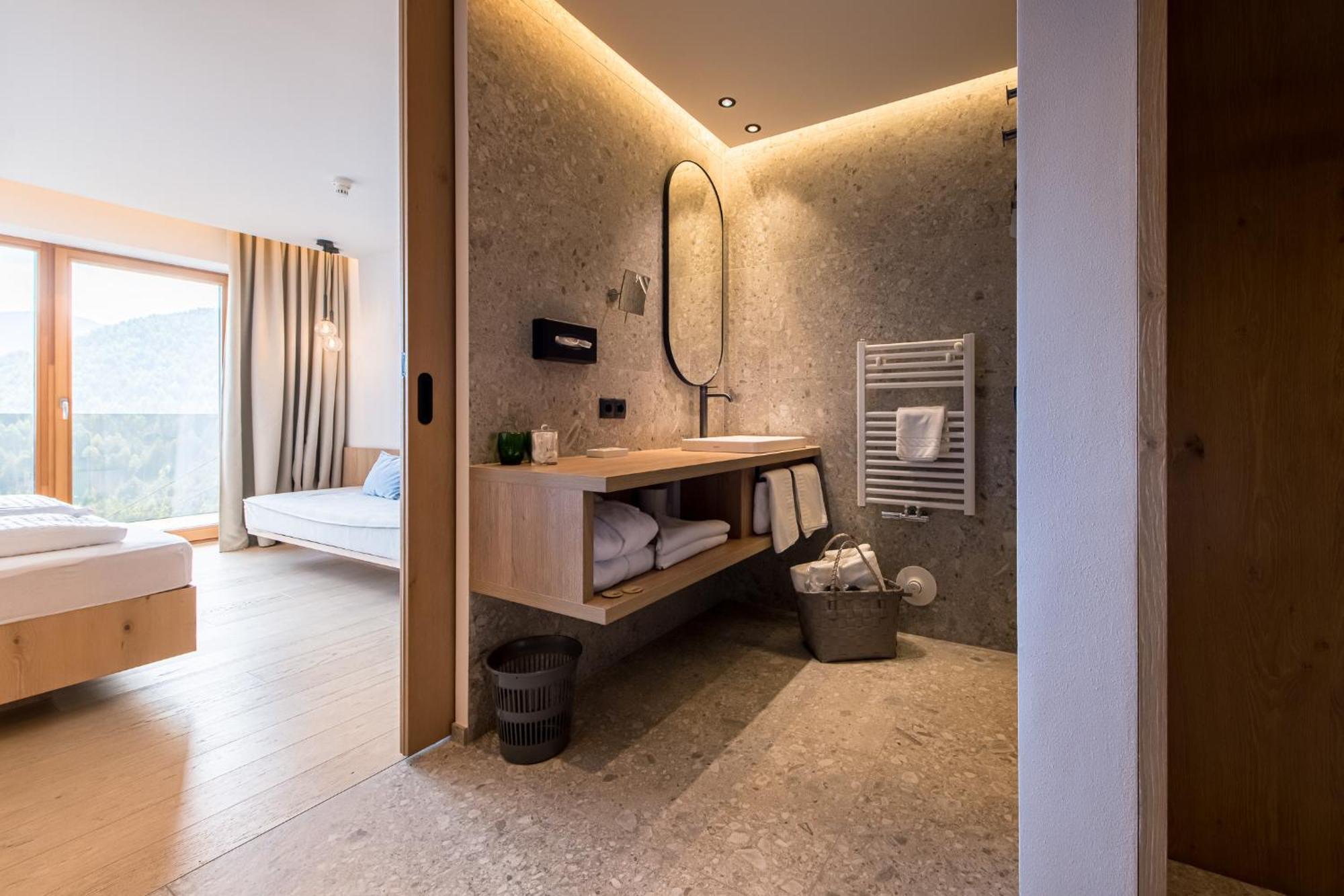 Kronplatz-Resort Hotel Kristall ヴァルダーオラ エクステリア 写真