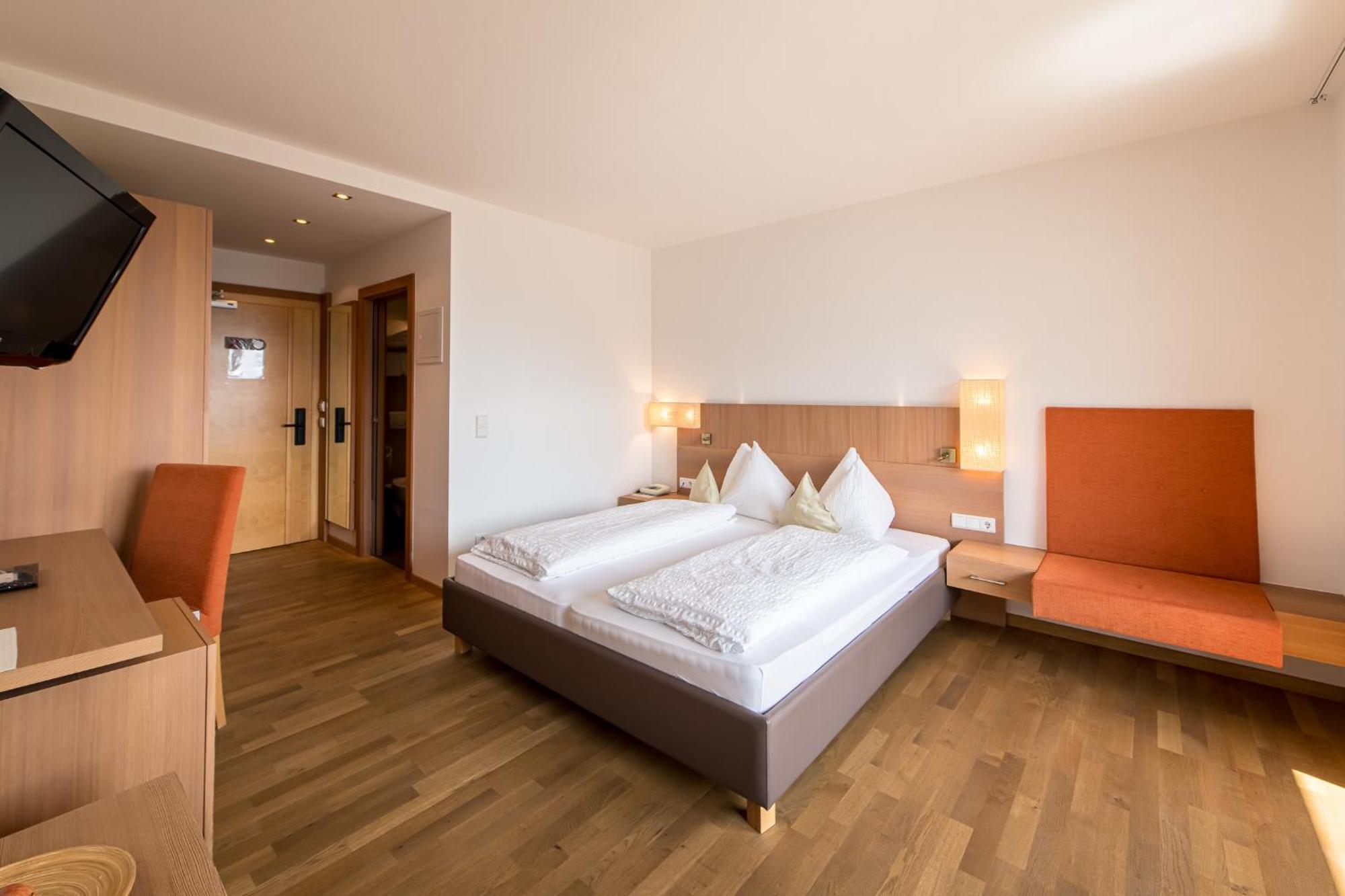Kronplatz-Resort Hotel Kristall ヴァルダーオラ エクステリア 写真