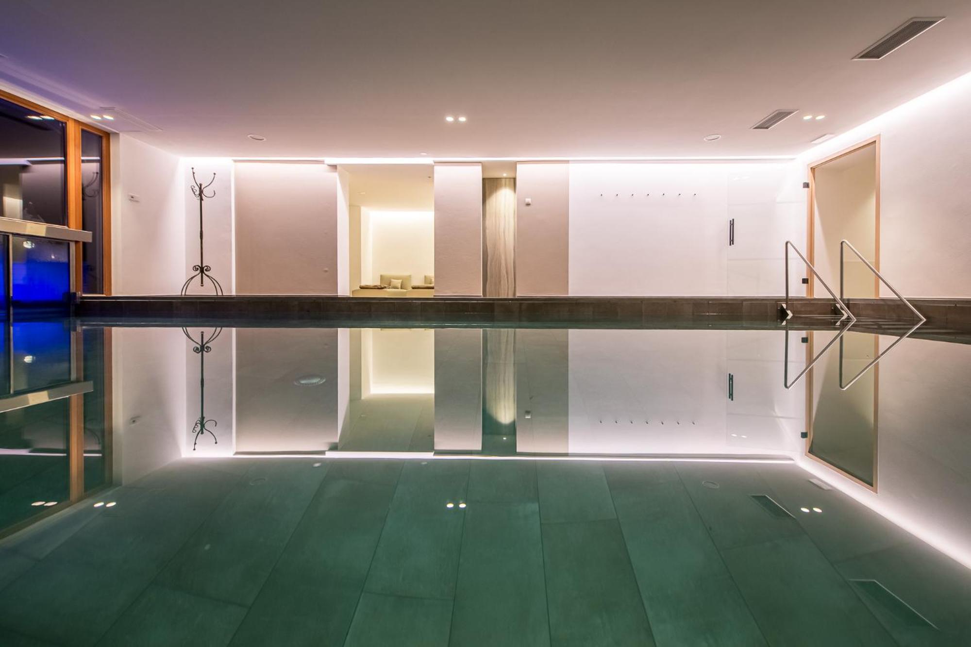 Kronplatz-Resort Hotel Kristall ヴァルダーオラ エクステリア 写真