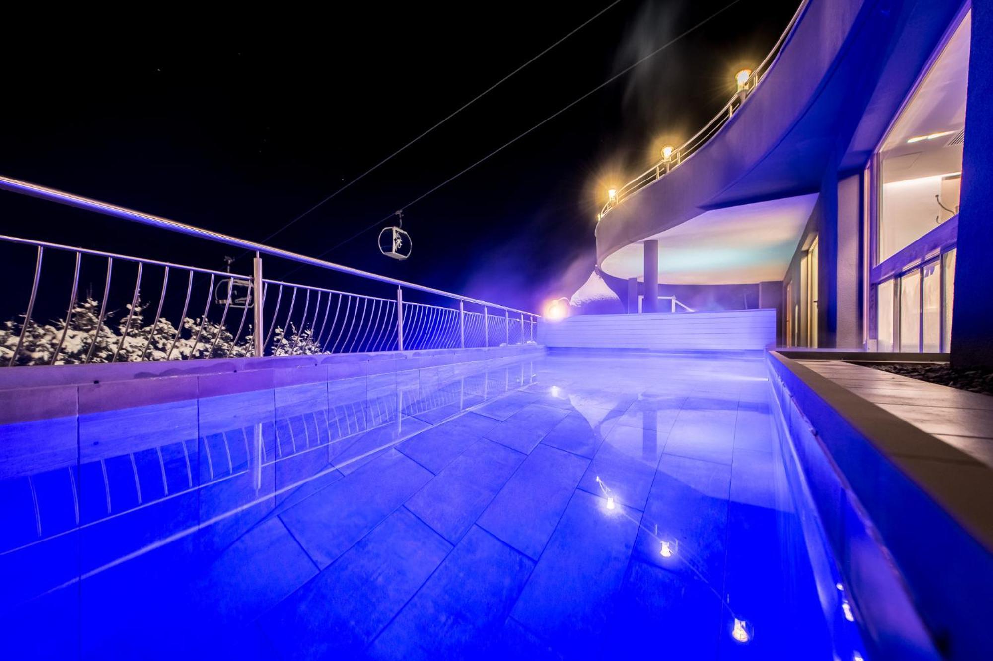 Kronplatz-Resort Hotel Kristall ヴァルダーオラ エクステリア 写真