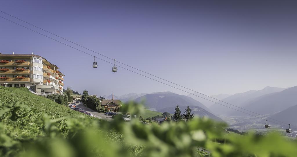 Kronplatz-Resort Hotel Kristall ヴァルダーオラ エクステリア 写真