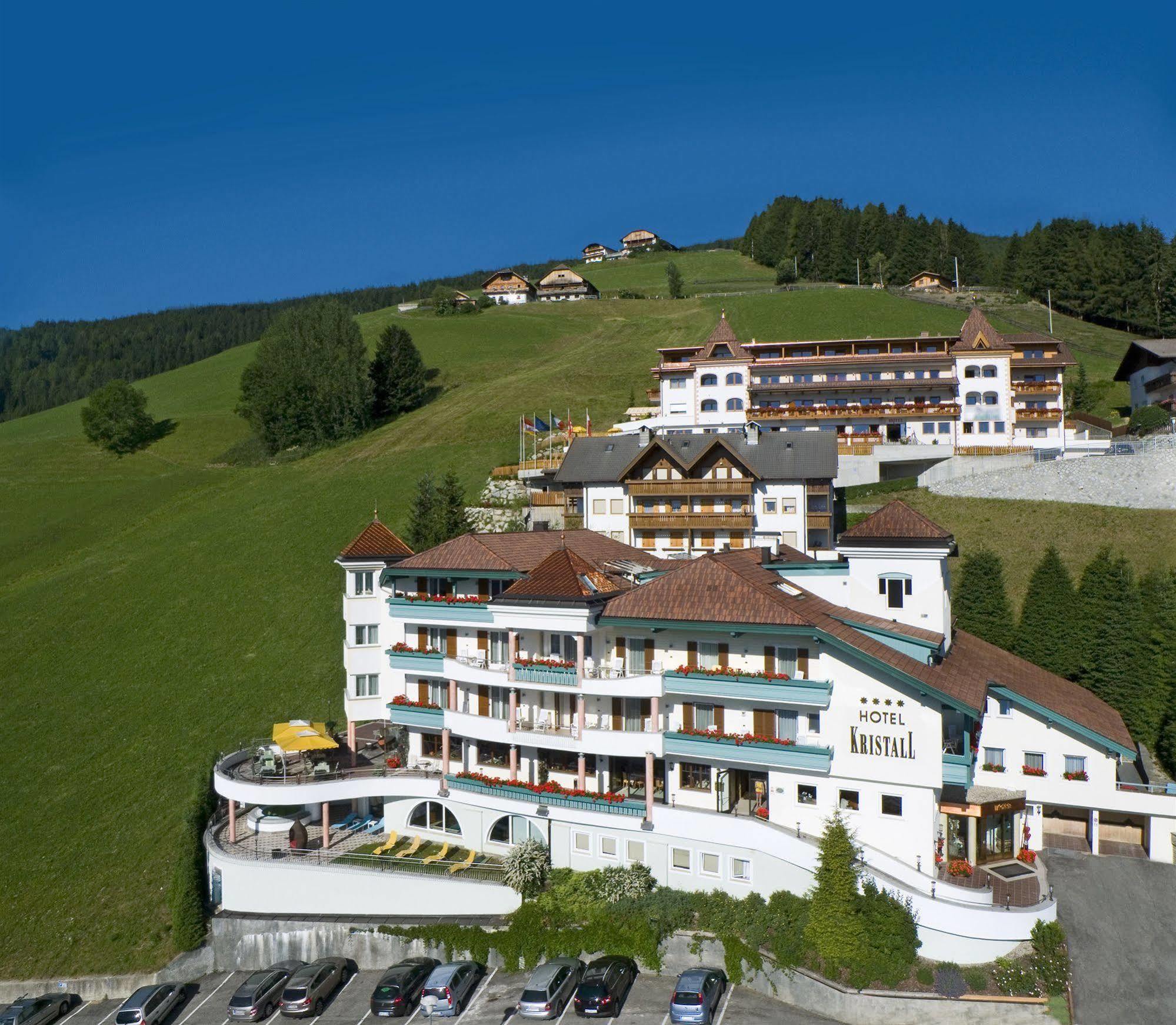 Kronplatz-Resort Hotel Kristall ヴァルダーオラ エクステリア 写真